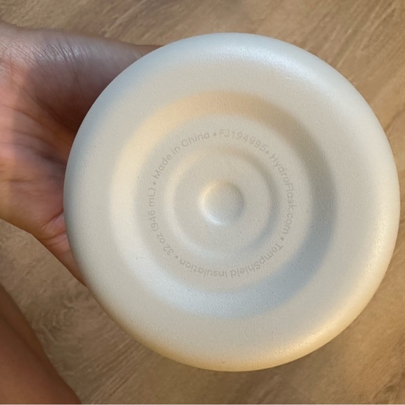 Hydro Flask Nordstrom Anniversary Sale 2023 32 oz. Bottle, Moonlight - Picture 4 of 5